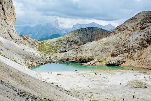The Ultimate Guide to Choosing Hiking Gear for Beginners