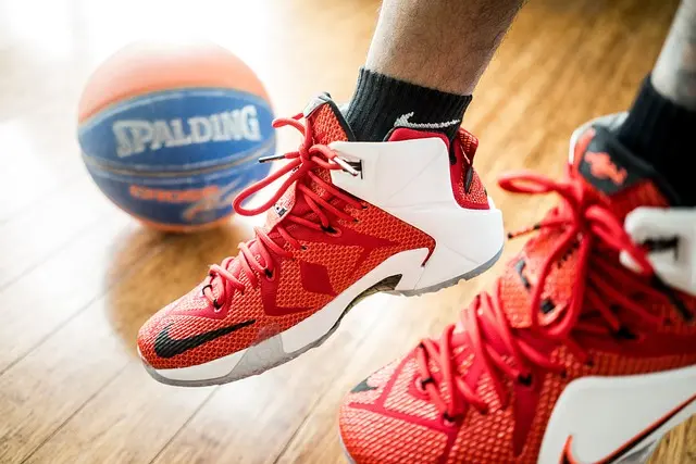 The Ultimate Guide to Choosing Sports Footwear for Athletes
